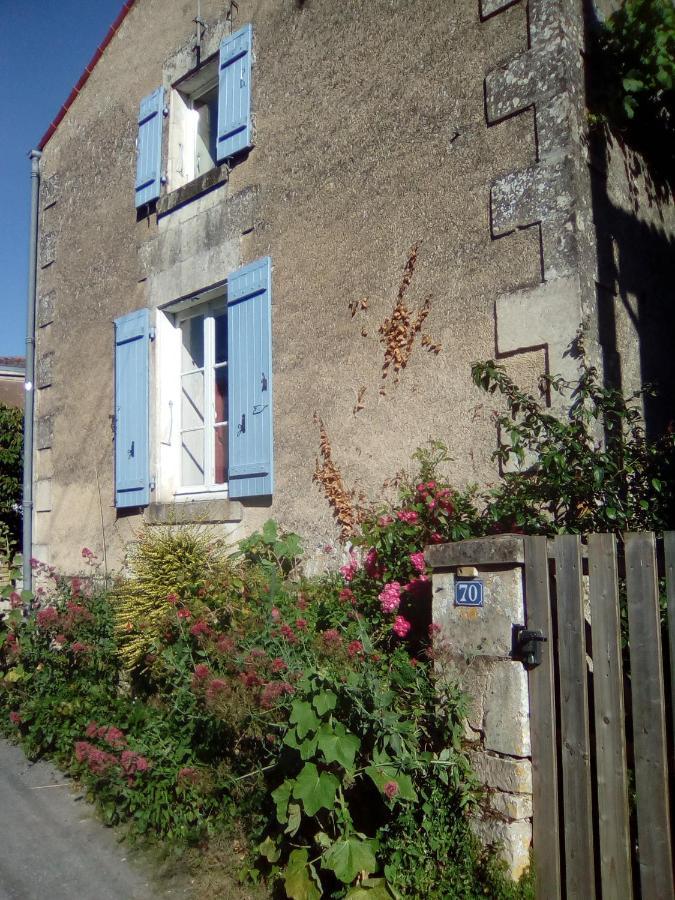 Villa Les Volets Bleus Arçais Esterno foto